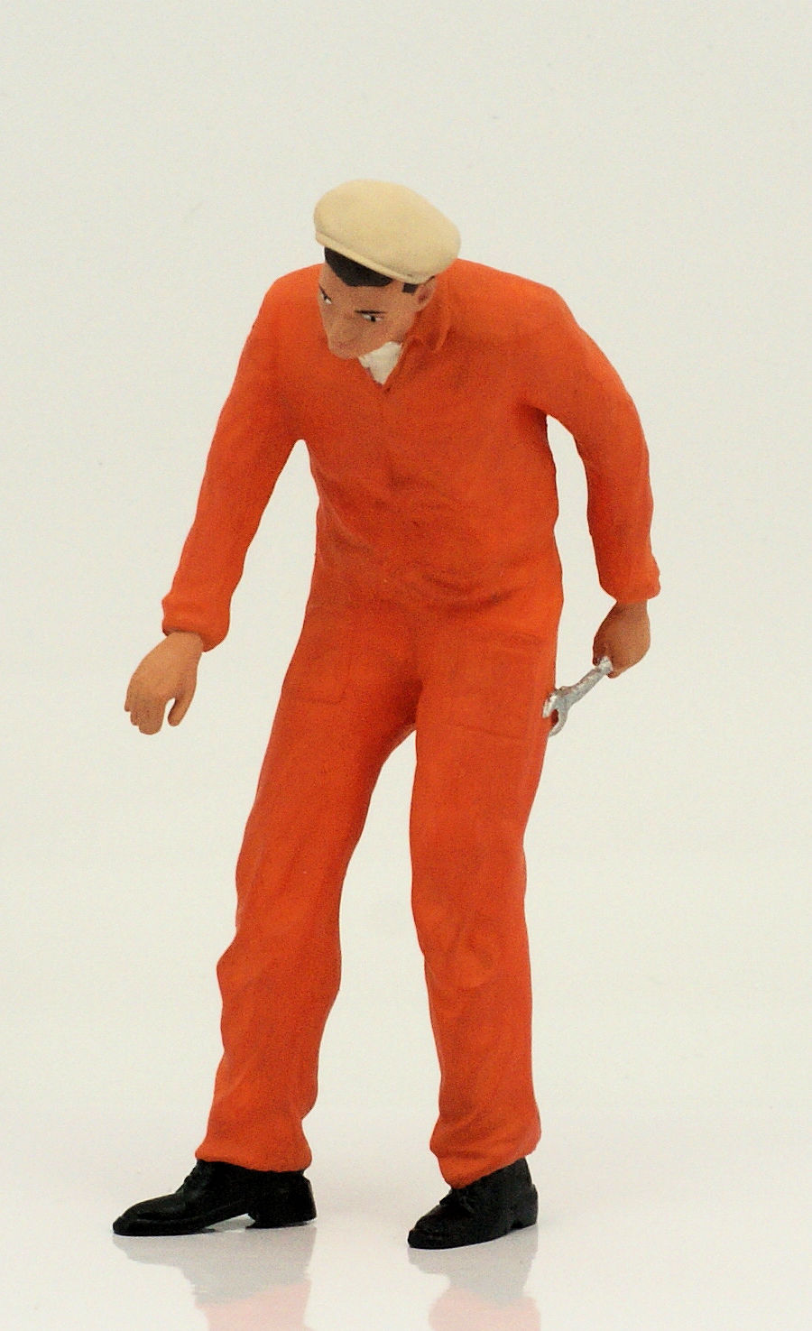 figurenmanufaktur Figur 1:18 Mechaniker, orangener Overall, Hansecars -  Modellautos